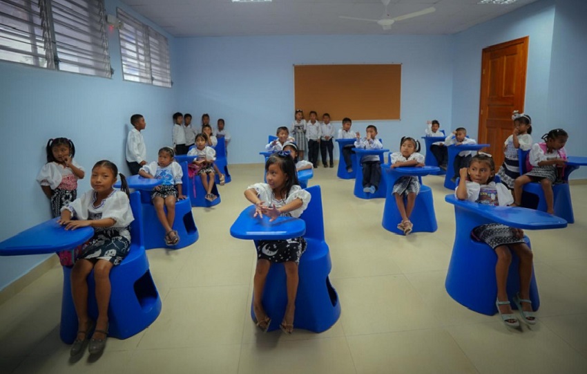 El Centro Educativo de Akua Yala, fue una petición que le hicieron llegar a la ministra Montalvo un grupo de dirigentes de la comunidad. Foto. Cortesía