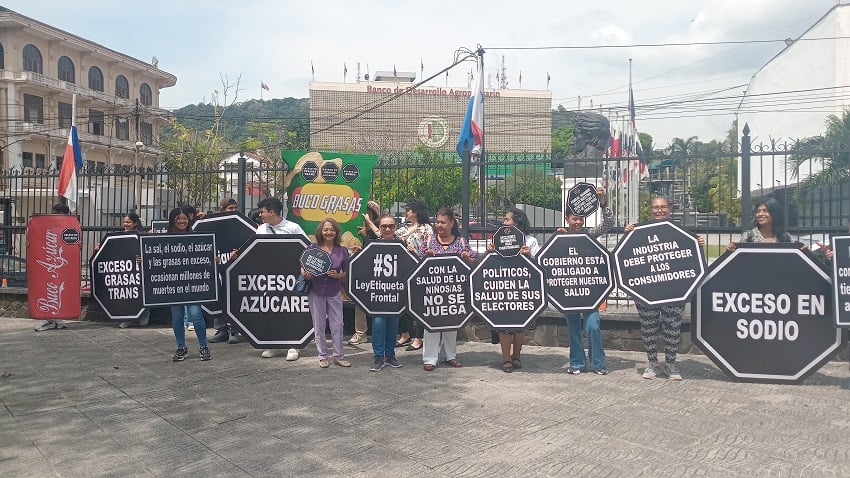 Los manifestantes realizaron una protesta simbólica frente a la Asamblea Nacional. Foto: Cortesía