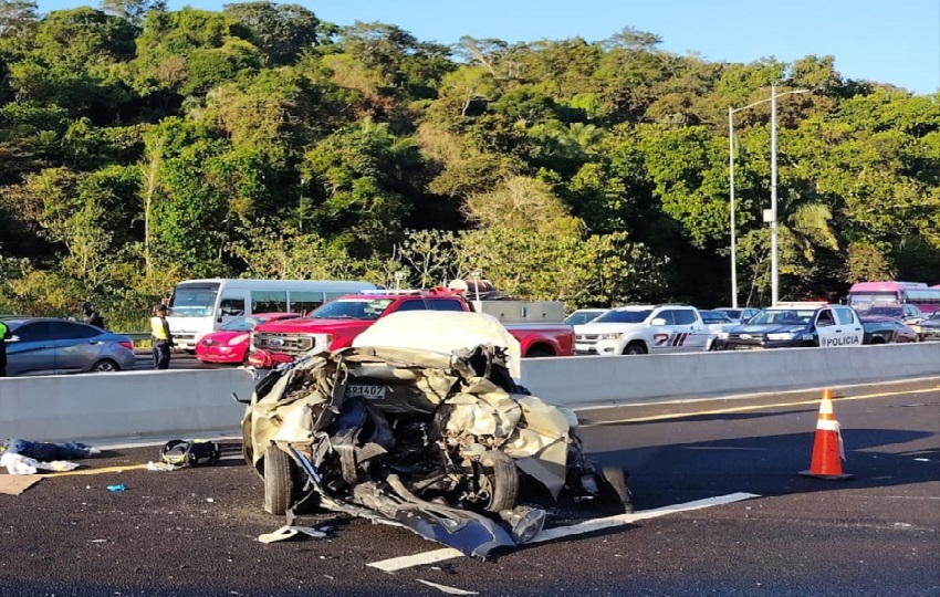 Todas las víctimas viajaban en dos automóviles modelo sedán con dirección a la provincia de Panamá Oeste. Foto. Eric Montenegro