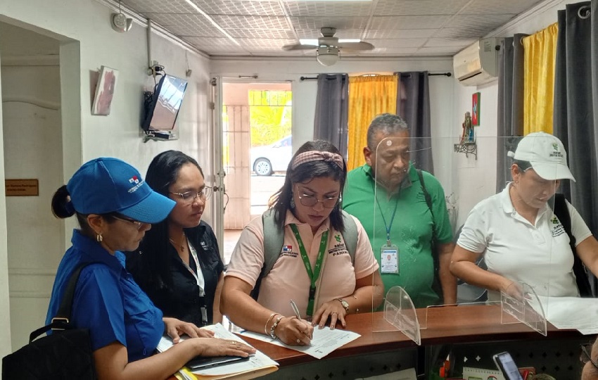 Estos laboratorios deben contar con equipos y materiales de inspección de analizadores, reactivos e insumos para garantizar la confiabilidad y calidad de los resultados. Foto. Eric Montenegro