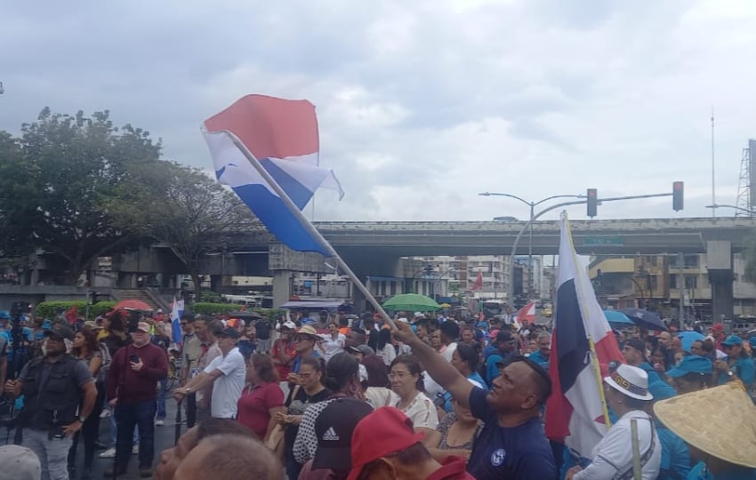 Marcha en la 5 de Mayo. Foto: Francisco Paz