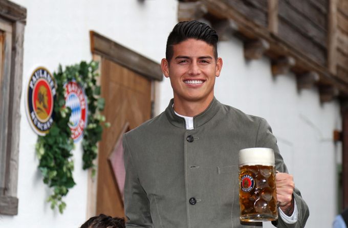 James Rodríguez en el festival de la cerveza. Foto EFE