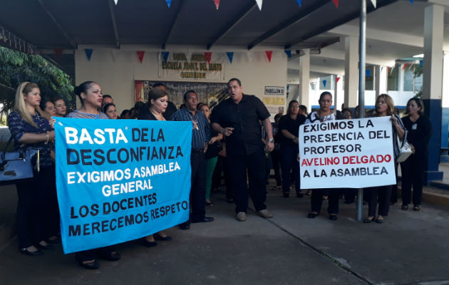  Exigen respeto por parte de los padres de familia. Foto: Thays Domínguez. 