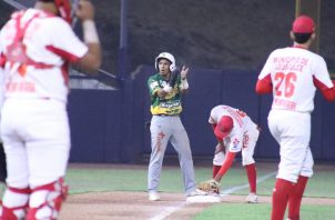 Panamá Oeste venció a Coclé y se encuentra a un paso del título del béisbol juvenil. Foto: Fedebeis