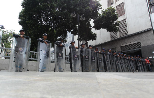 La sesión que se suspendió ese día se retomó sin problemas el miércoles, y sirvió para que los legisladores denunciaran un presunto 